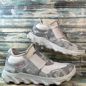 Ecco Sneakers Womens 8-8.5 White/Gray Camouflage Slip On Shoe Casual Athletic